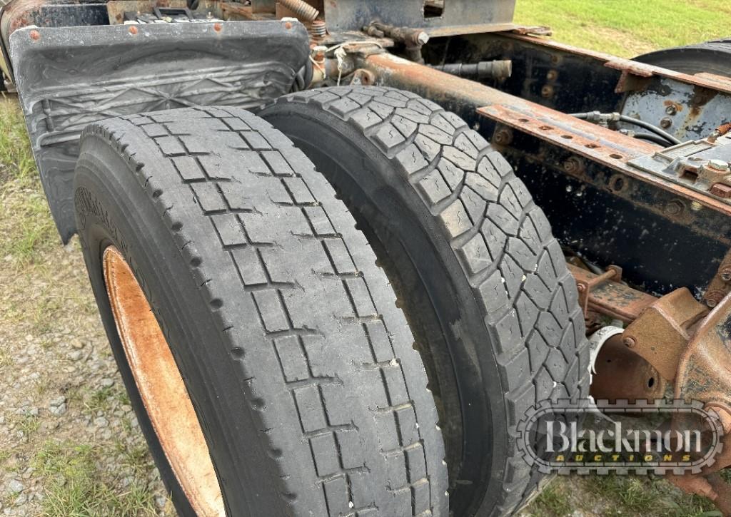 1985 INTERNATIONAL 2575 TRUCK TRACTOR,  DAY CAB, CUMMINS NTC 400, 5 OVER 2