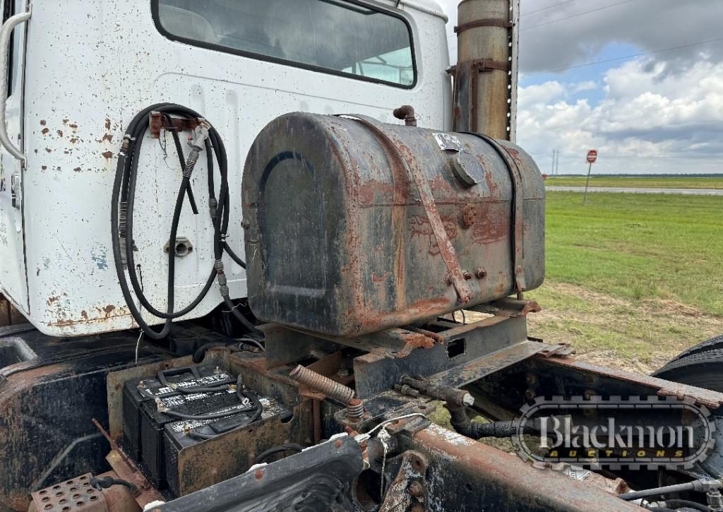 1985 INTERNATIONAL 2575 TRUCK TRACTOR,  DAY CAB, CUMMINS NTC 400, 5 OVER 2