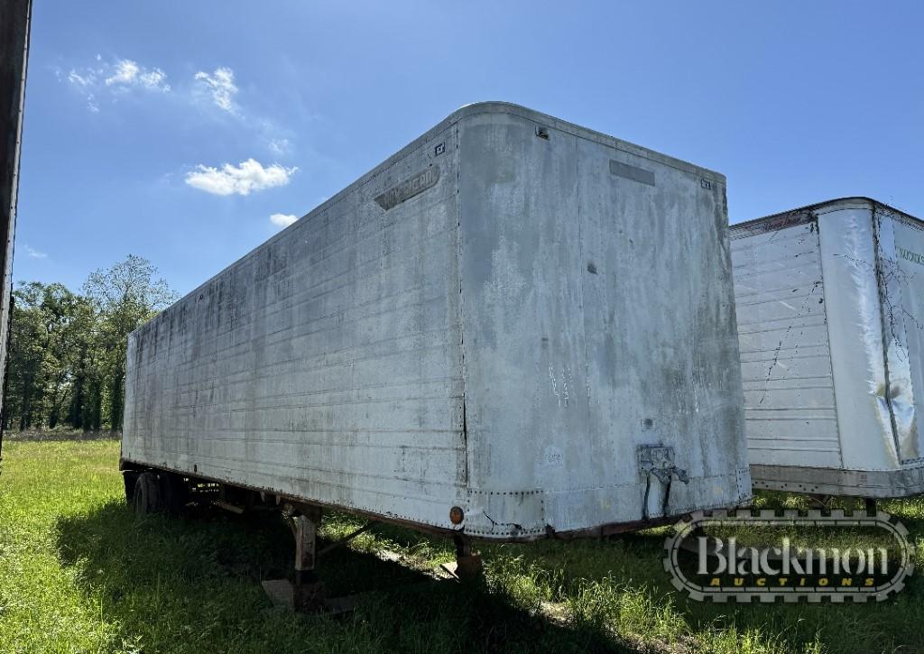 AMERICAN VAN TRAILER,  36', SLIDING TNADEM AXLES, 10.00 - 20 TIRES ON DAYTO