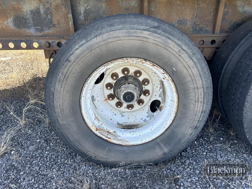 FLAT DECK TRAILER,  SLIDING TANDEM AXLE, DUAL TIRE, RATCHETING TIE DOWNS S#