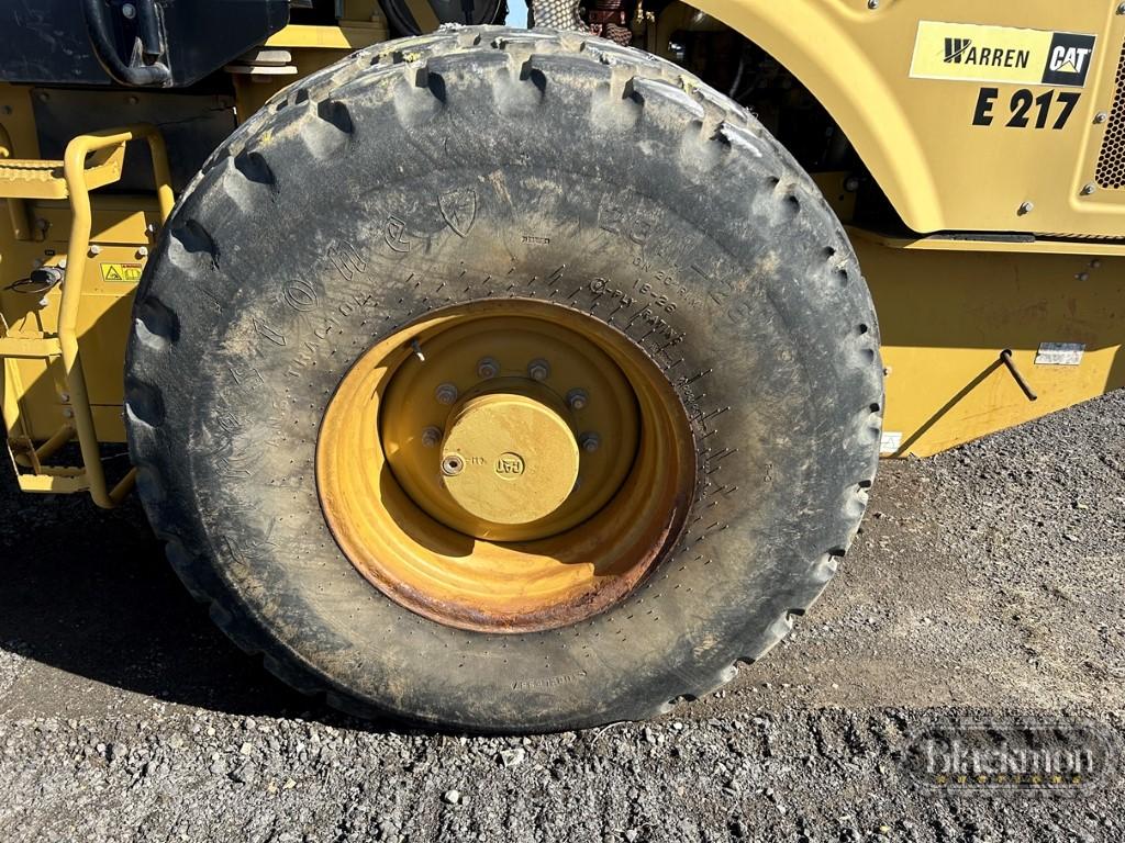 2012 CATERPILLAR CS56B SMOOTH DRUM ROLLER,  **NOTE--HAS BAD ENGINE**, SMOOT