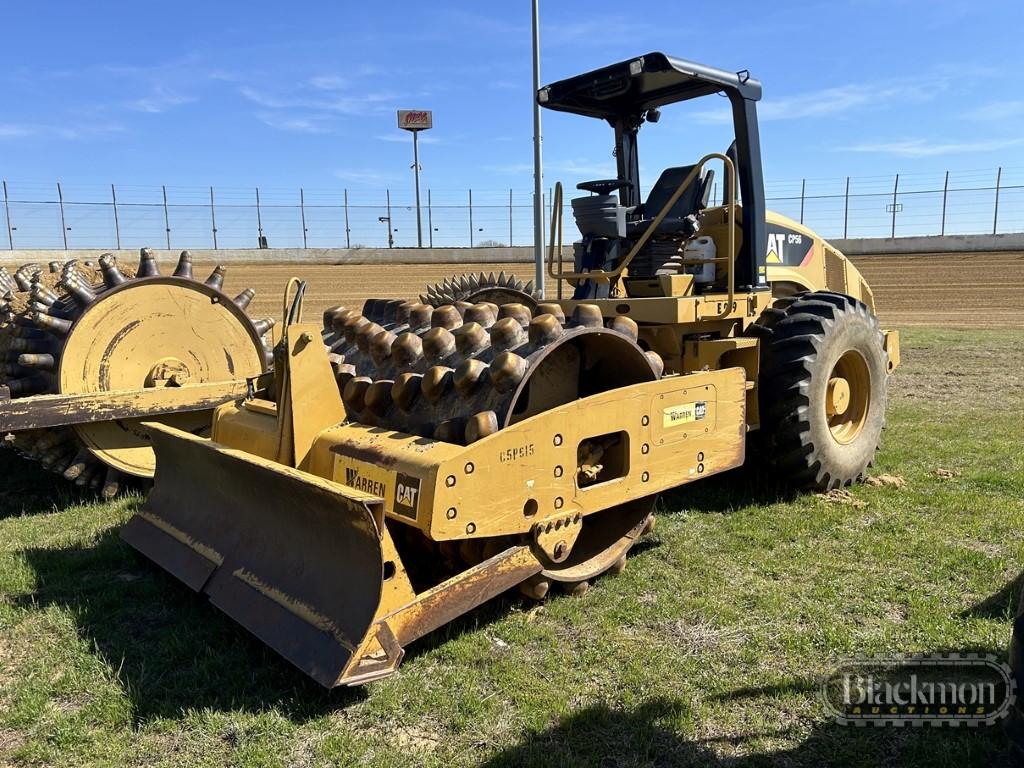 2011 CATERPILLAR CP56 SHEEPS FOOT ROLLER, 1,652 hrs  OROPS, LEVELING BLADE,