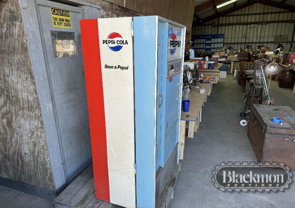 VINTAGE PEPSI DRINK MACHINE,  RUNS & WORKS