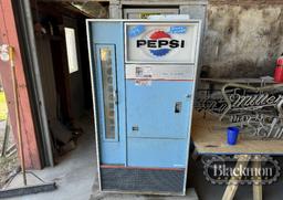 VINTAGE PEPSI DRINK MACHINE,  RUNS & WORKS