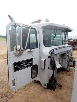INTERNATIONAL 9300 CAB