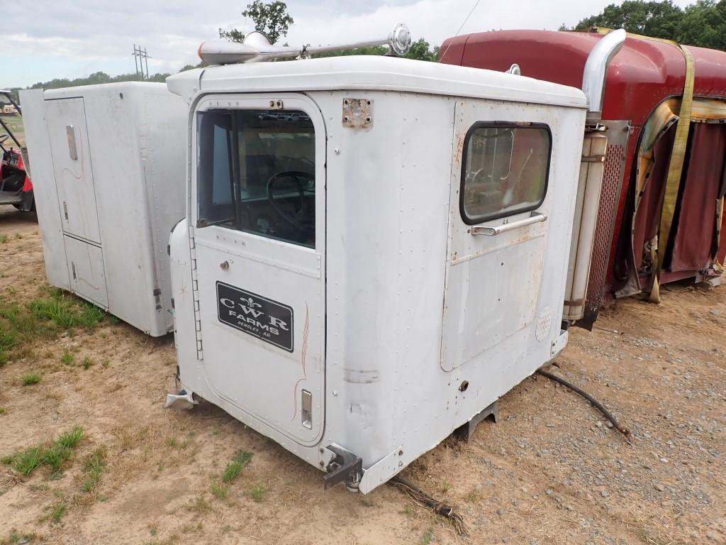 INTERNATIONAL 9300 CAB
