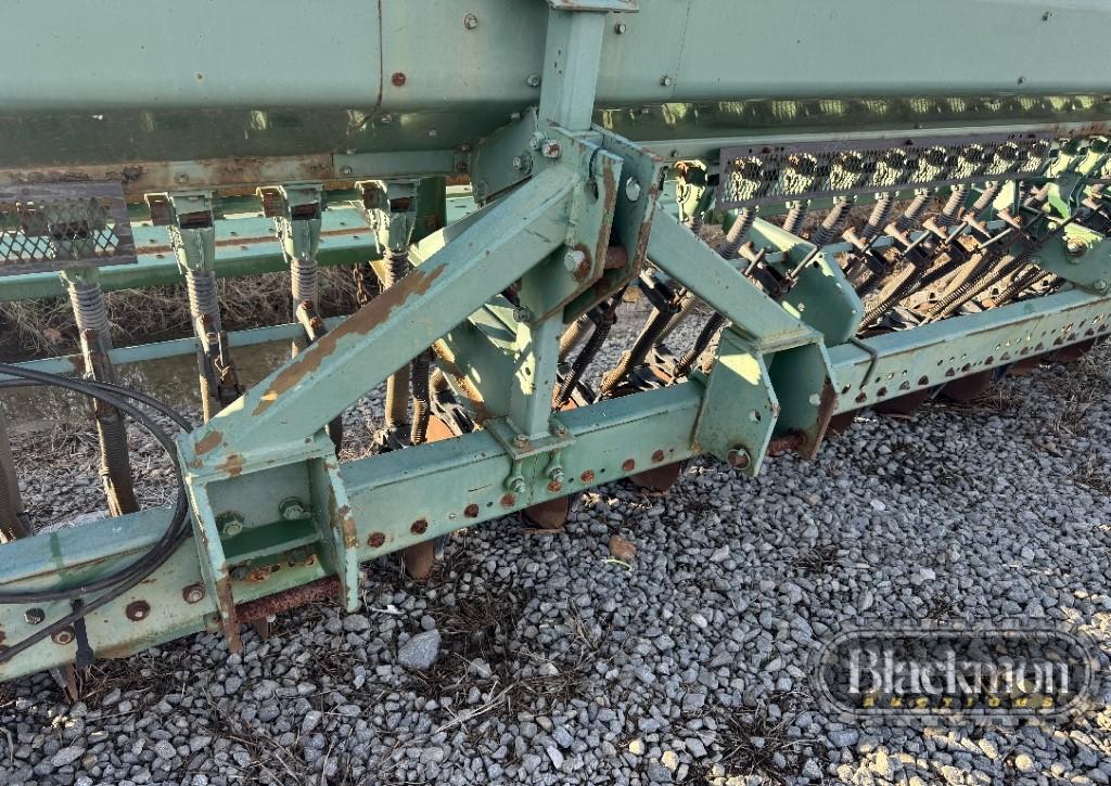 JOHN DEERE 520 GRAIN DRILL,  7 ½ INCH SPACING, 20’ WORKING WIDTH, S# N00520