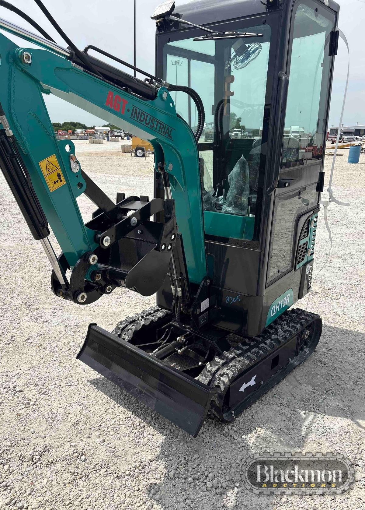 AGT QH13R MINI TRACK EXCAVATOR,