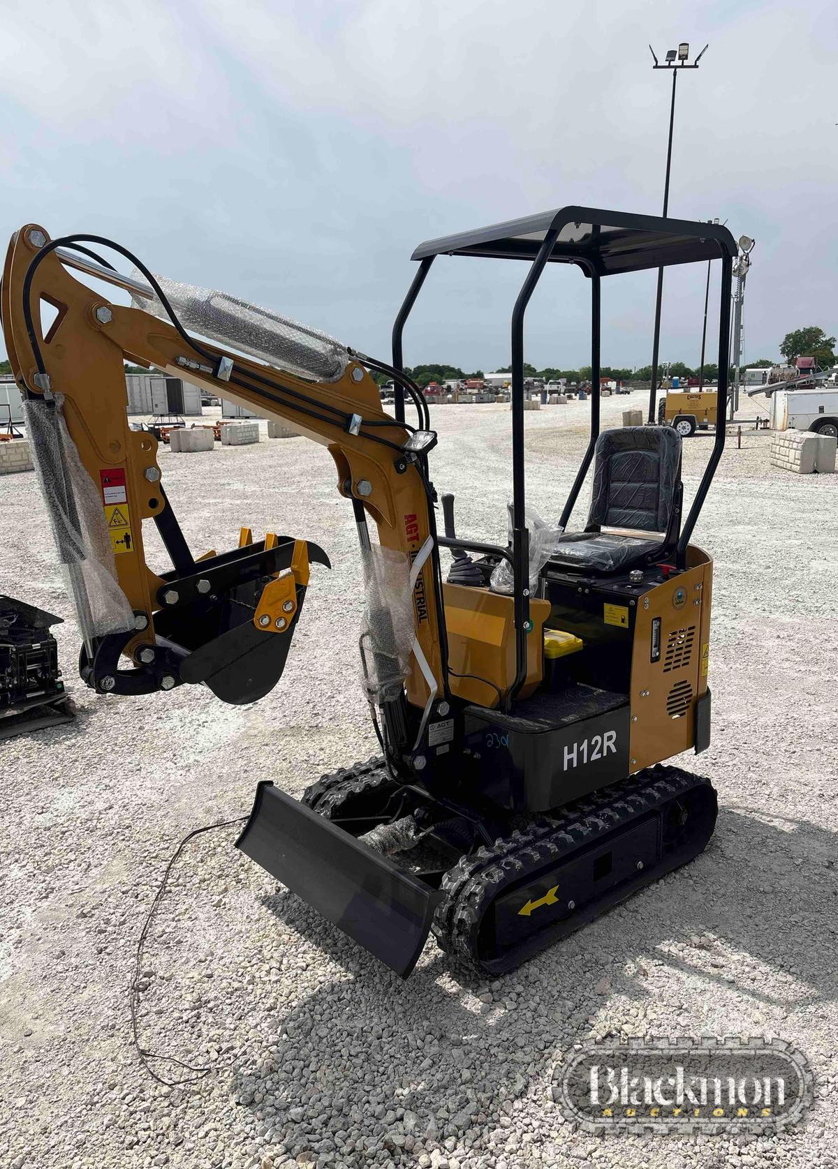 AGT H12R MINI TRACK EXCAVATOR,