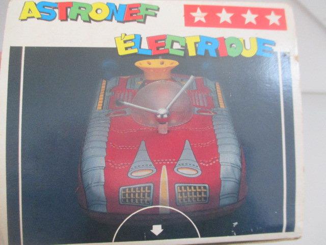 Astronot Electrique Battery Op. Spaceship 13"