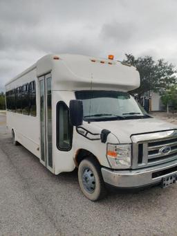 2018 FORD ECONOLINE 450 SHUTTLE BUS, GAS AUTOMATIC, 28 PASSENGER SEATING, APPROX 14500 GVWR,