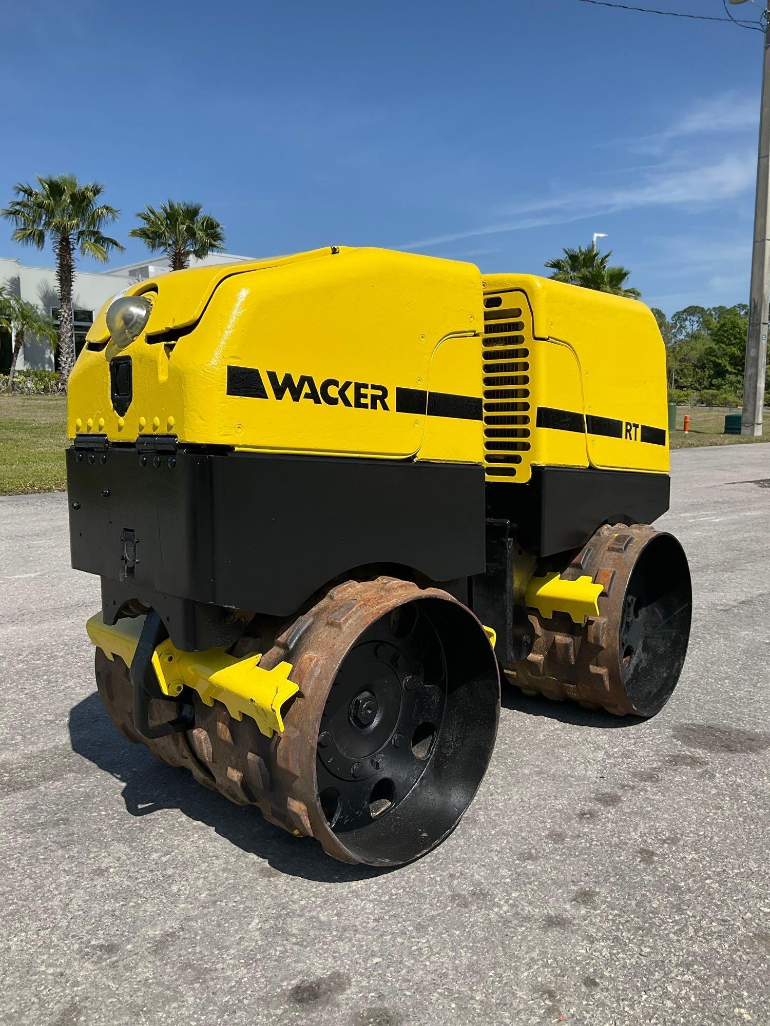 WACKER NEUSON VIBRATORY TRENCH ROLLER MODEL RT , DIESEL, RUNS & OPERATES REMOTE CONTROLLER INCLUDED