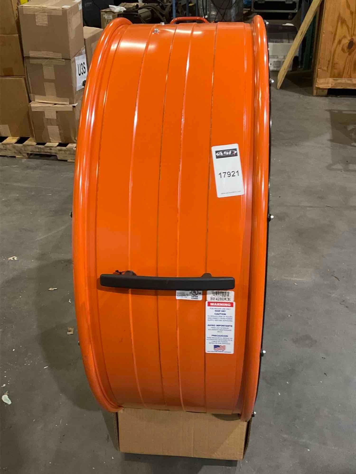 UNUSED 42" COMMERCIAL ELECTRIC  PORTABLE BARREL FAN