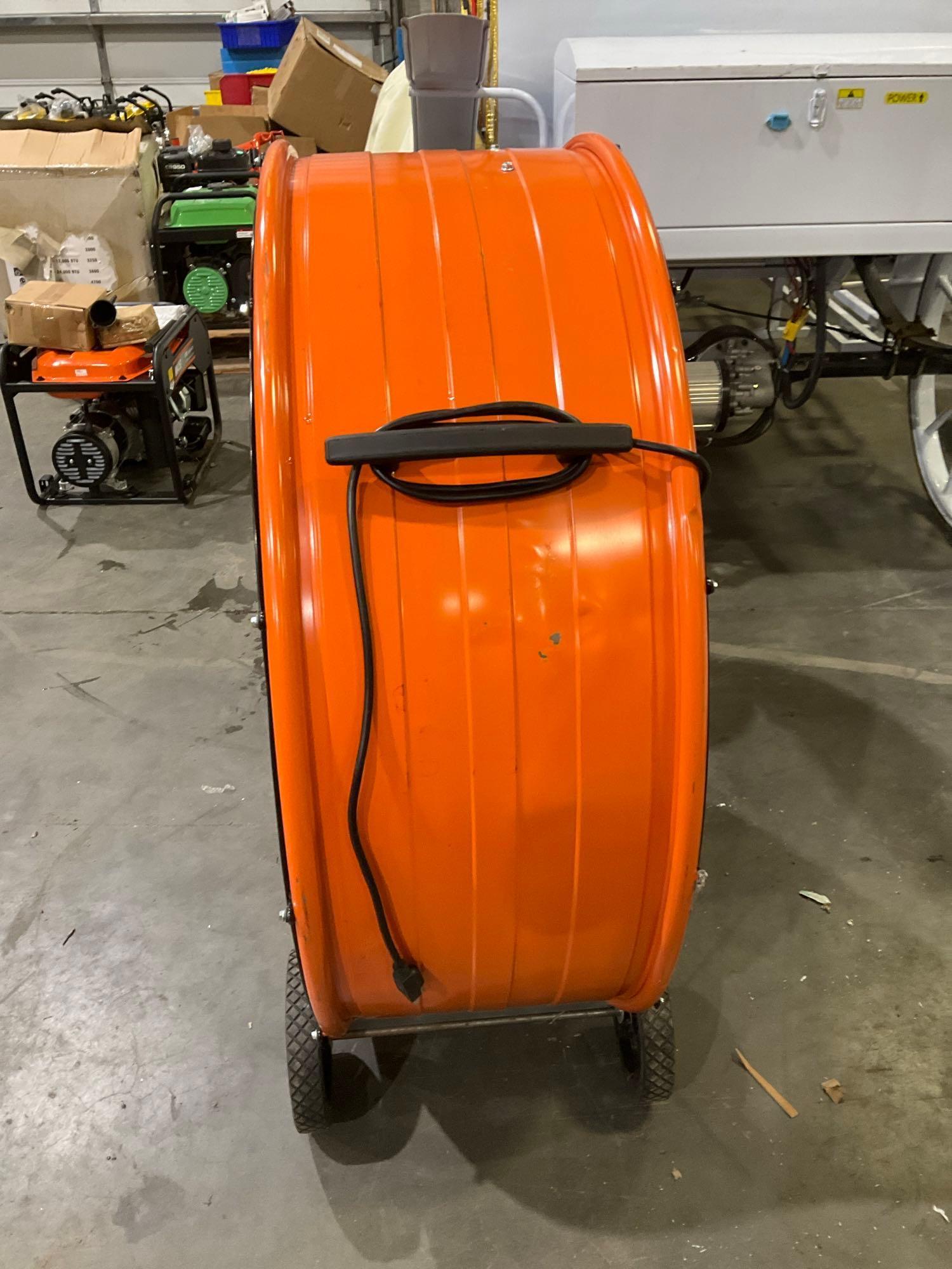 UNUSED 42" COMMERCIAL ELECTRIC  PORTABLE BARREL FAN