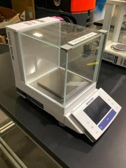 METTLER TOLEDO PRECISION BALANCE MODEL XS1203S, APPROX 12 VOLTS, APPROX 2.25A