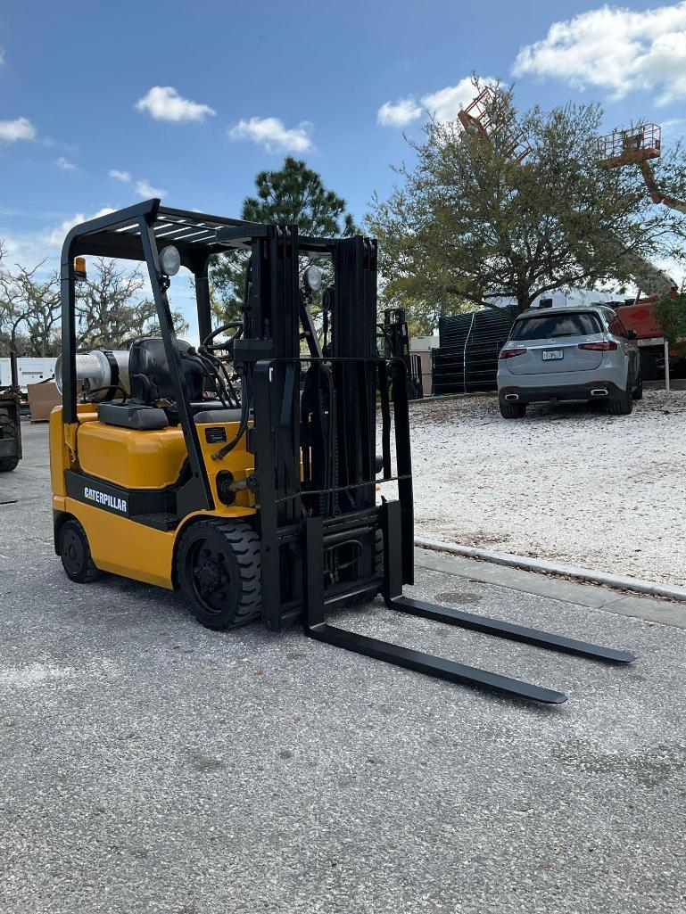 CATERPILLAR FORKLIFT MODEL GC20K, LP POWERED, APPROX MAX CAPACITY 4000LBS, APPROX MAX HEIGHT 160"
