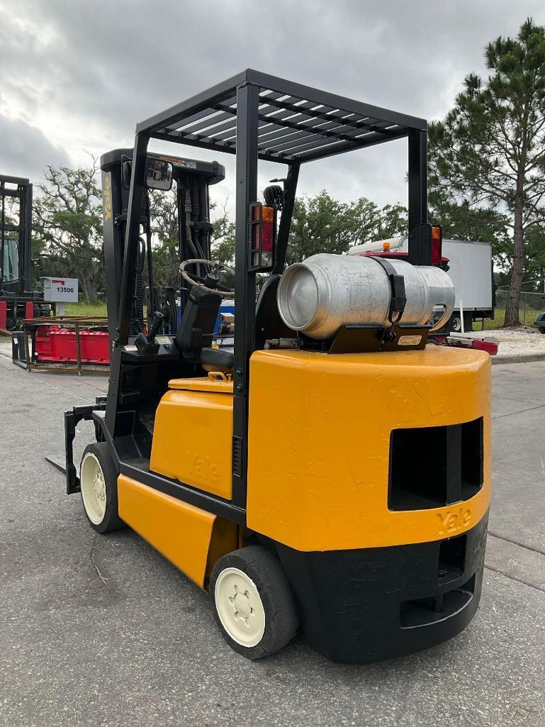 YALE LP FORKLIFT MODEL GLC065TGNUAE084, APPROX MAX CAPACITY 6450LBS, APPROX MAX HEIGHT 187", TILT,