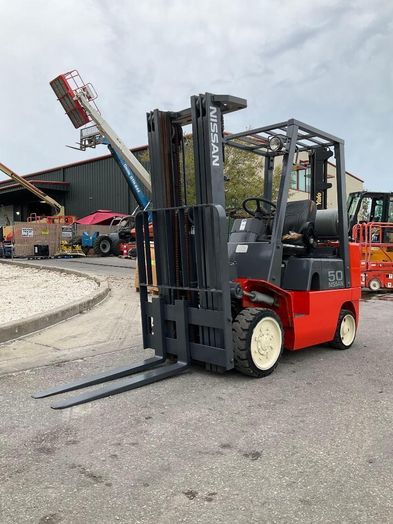 NISSAN FORKLIFT CPJ02-A20PV, LP POWERED, LOW HOURS, APPROX MAX CAPACITY 4400LBS, APPROX MAX HEIGHT