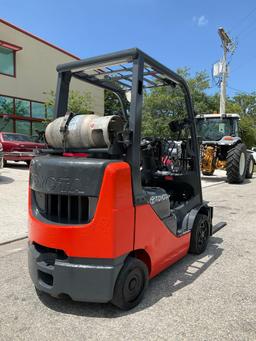 TOYOTA FORKLIFT MODEL 8FGCU25, LP POWERED, APPROX MAX CAPACITY 4700, MAX HEIGHT 80in, TILT, SIDE