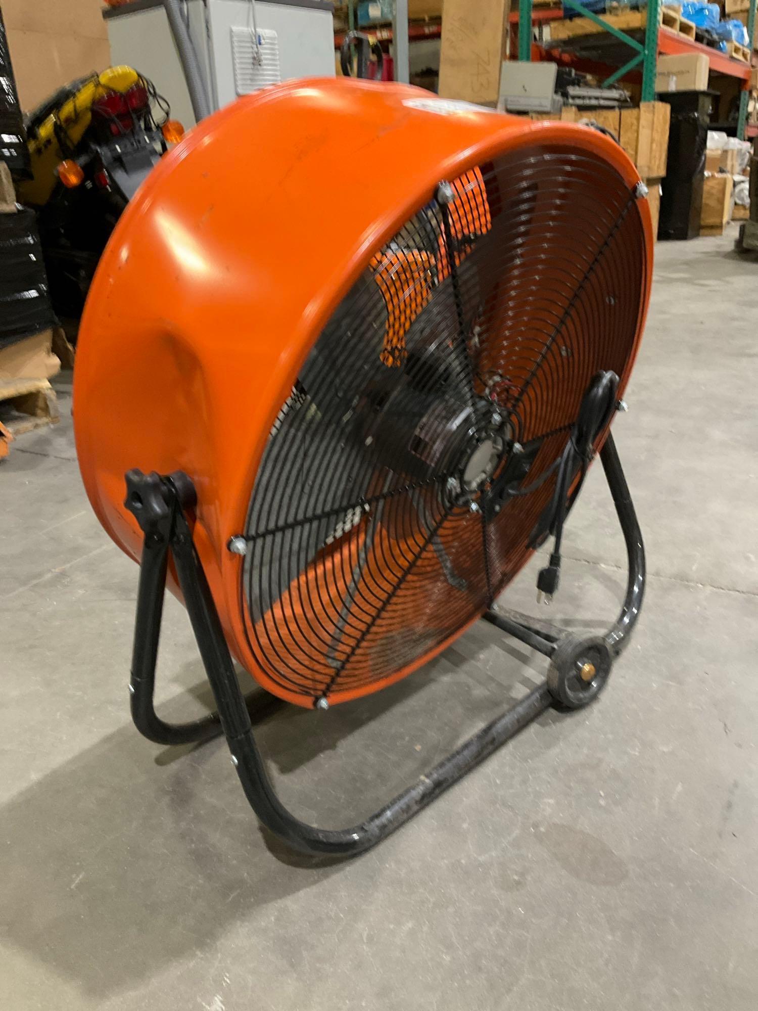 UNUSED 24in MAX AIR PORTABLE BARREL FAN