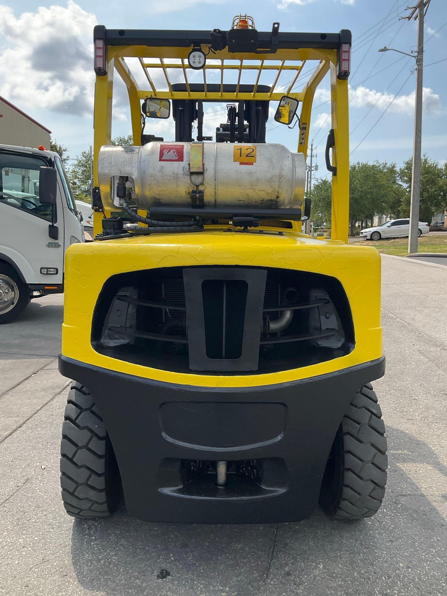2018 HYSTER H80FT FORKLIFT, LP POWERED, MAX CAPACITY 8000, MAX HEIGHT 143in, TILT, SIDE SHIFT