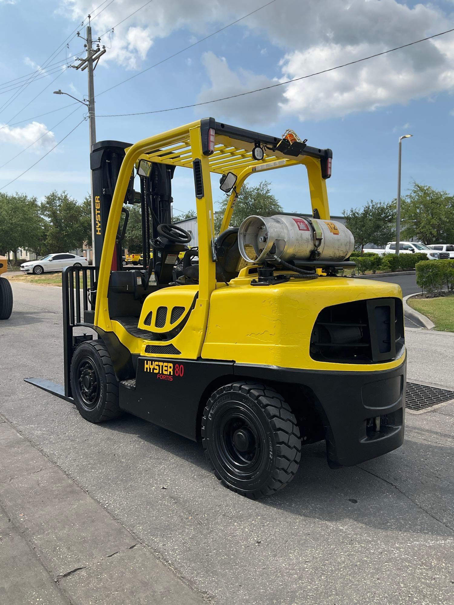 2018 HYSTER H80FT FORKLIFT, LP POWERED, MAX CAPACITY 8000, MAX HEIGHT 143in, TILT, SIDE SHIFT