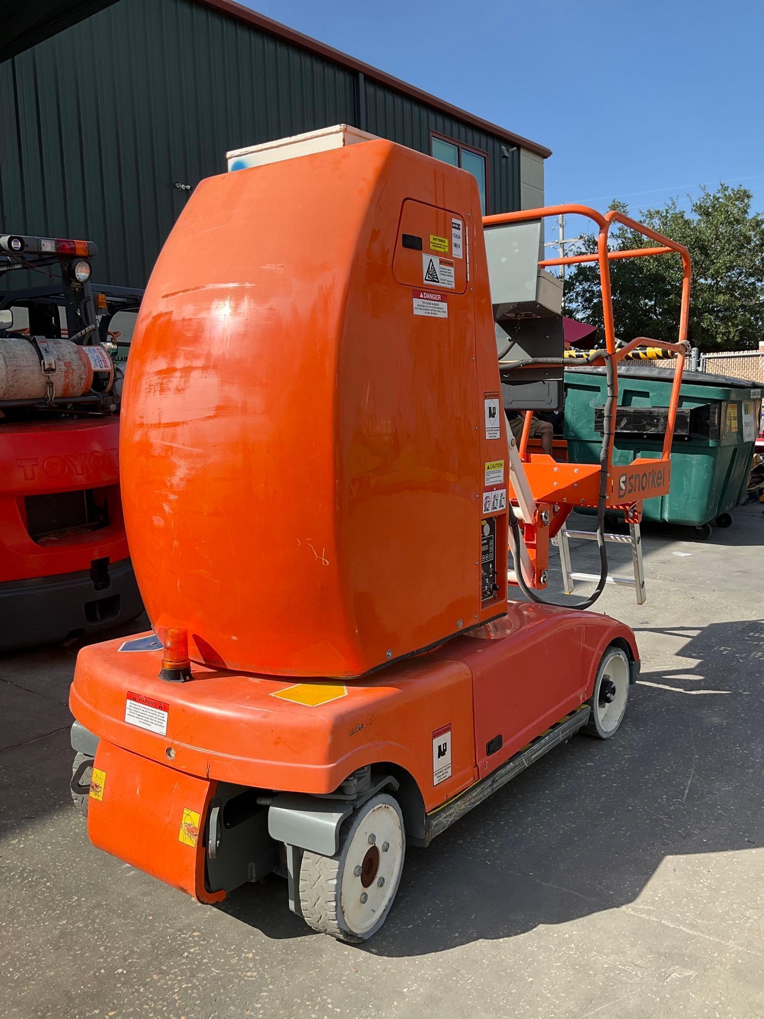 SNORKEL BOOM LIFT MODEL MB26J, ELECTRIC, APPROX MAX PLATFORM HEIGHT 26FT , APPROX MAX 10FT, NON