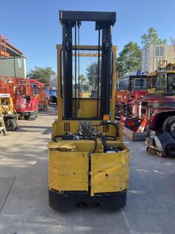 YALE ORDER PICKER MODEL OS030ECN24TE105, ELECTRIC, APPROX 24VOLTS, APPROX MAX CAPACITY 3000LBS, A...