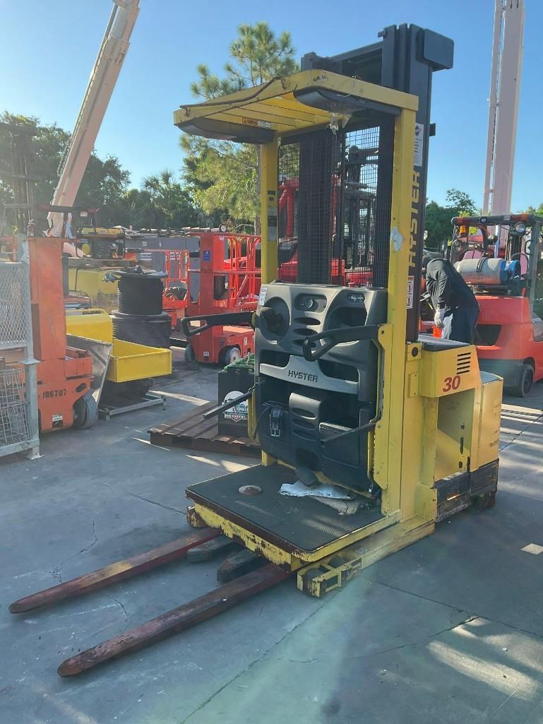 HYSTER ORDER PICKER MODEL R30XMS2, ELECTRIC, APPROX 24VOLTS, APPROX MAX CAPACITY 3000LBS, APPROX ...