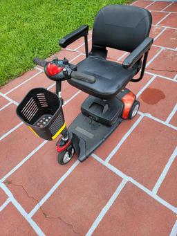 GOGO ELITE TRAVELLER WHEELCHAIR SCOOTER WITH NEW BATTERY PACK , RUNS