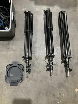 ARRI 650 PLUS LIGHTS IN CARRYING CASE...