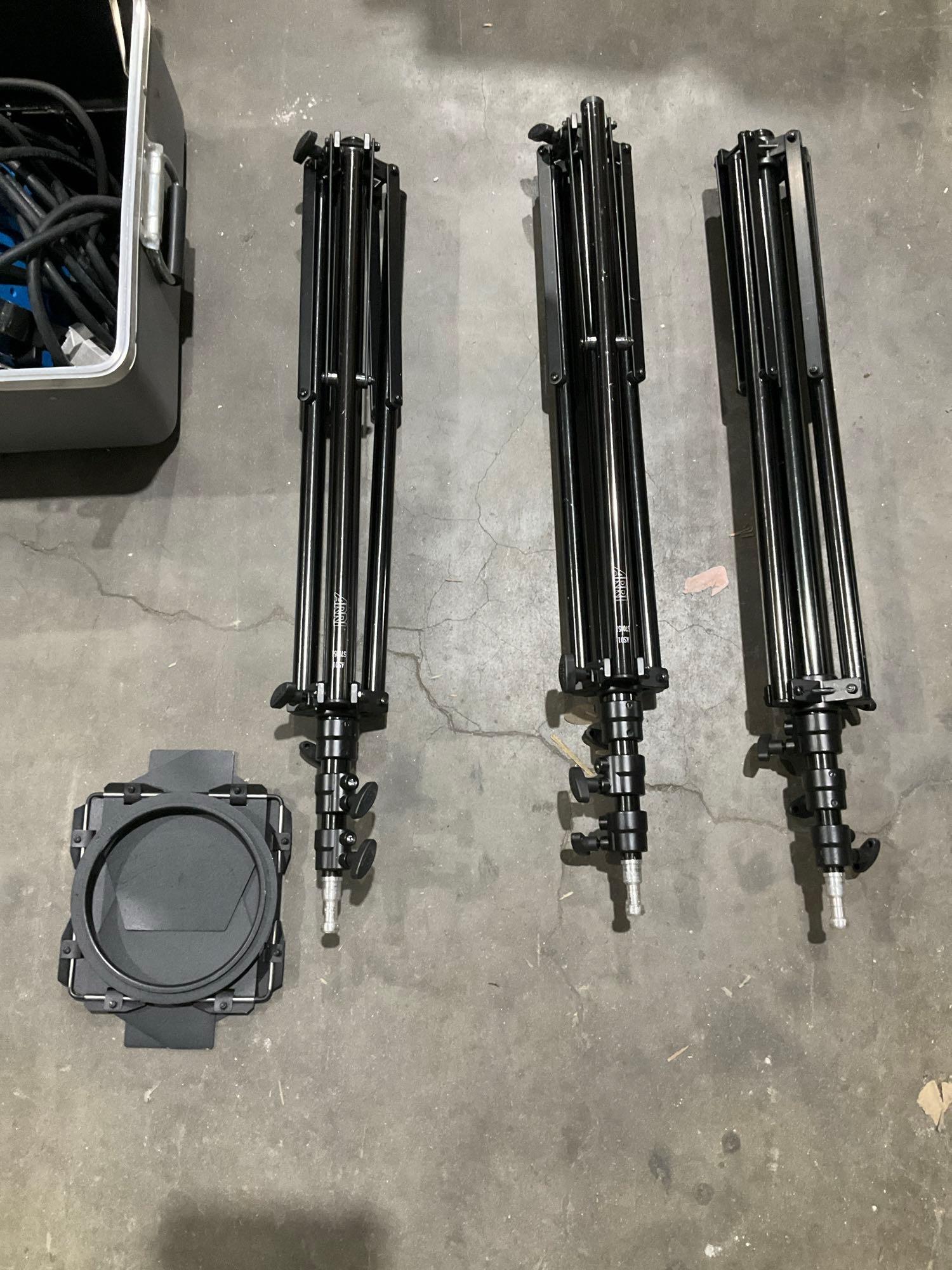 ARRI 650 PLUS LIGHTS IN CARRYING CASE...