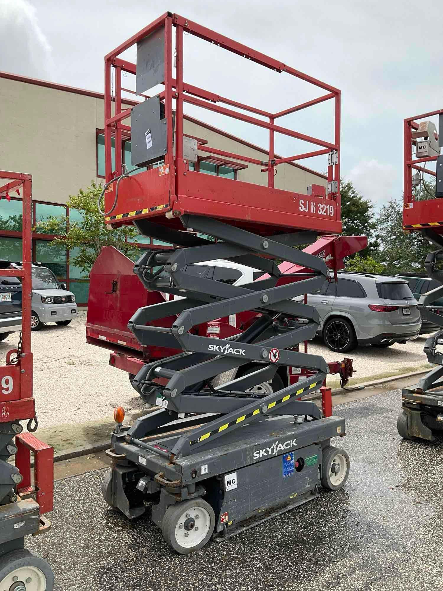 SKYJACK SCISSOR LIFT MODEL SJIII 3219, ELECTRIC, APPROX MAX PLATFORM HEIGHT 19FT, NON MARKING TIR...