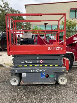SKYJACK SCISSOR LIFT MODEL SJIII 3219, ELECTRIC, APPROX MAX PLATFORM HEIGHT 19FT, NON MARKING TIR...
