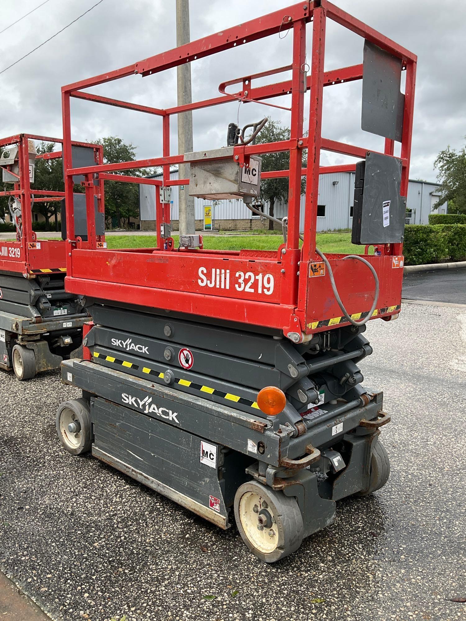 SKYJACK SCISSOR LIFT MODEL SJIII 3219, ELECTRIC, APPROX MAX PLATFORM HEIGHT 19FT, NON MARKING TIR...