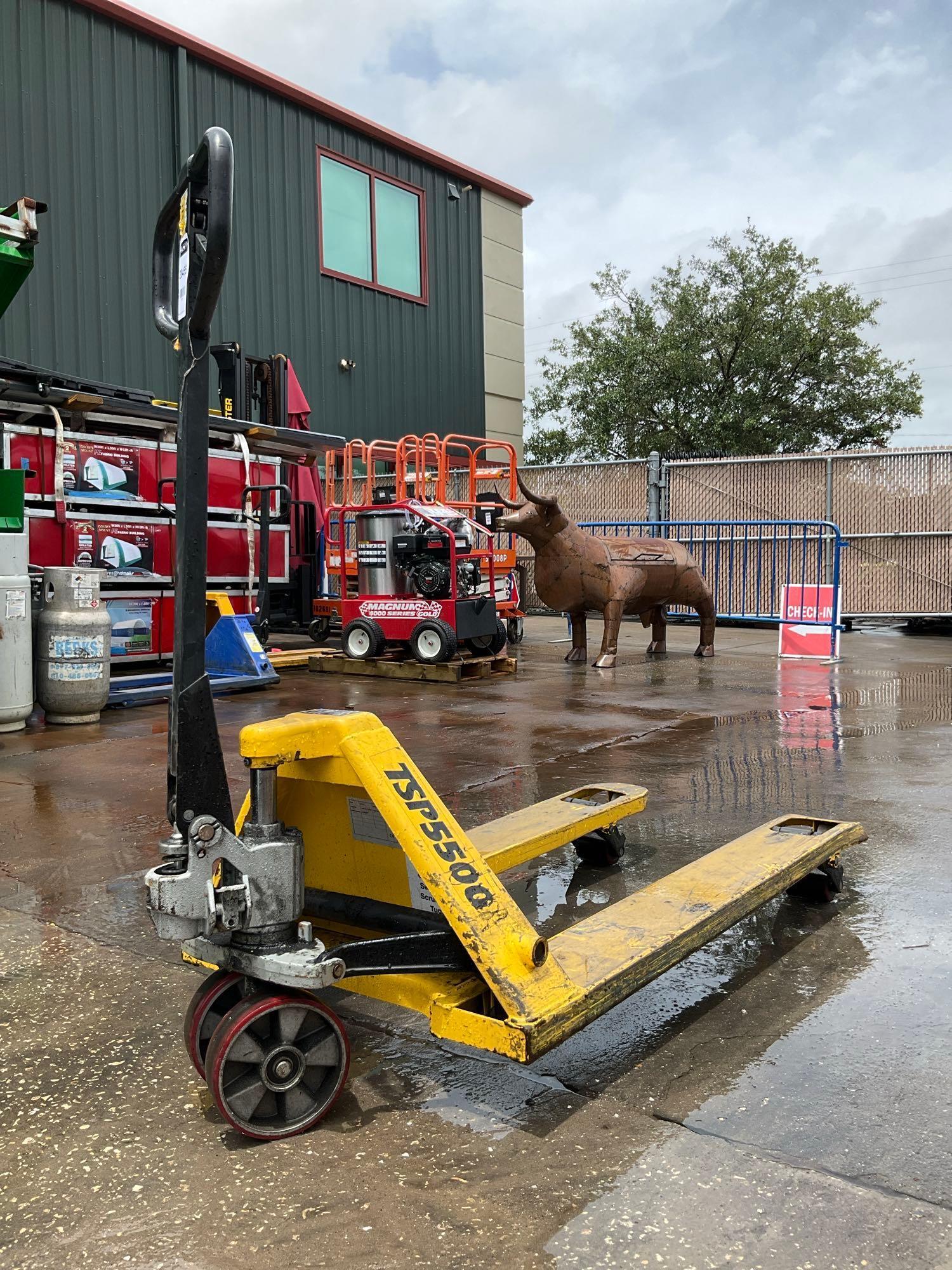 TOTAL SOURCE...STANDARD HYDRAULIC PALLET JACK, MAX CAPACITY 5500LBS
