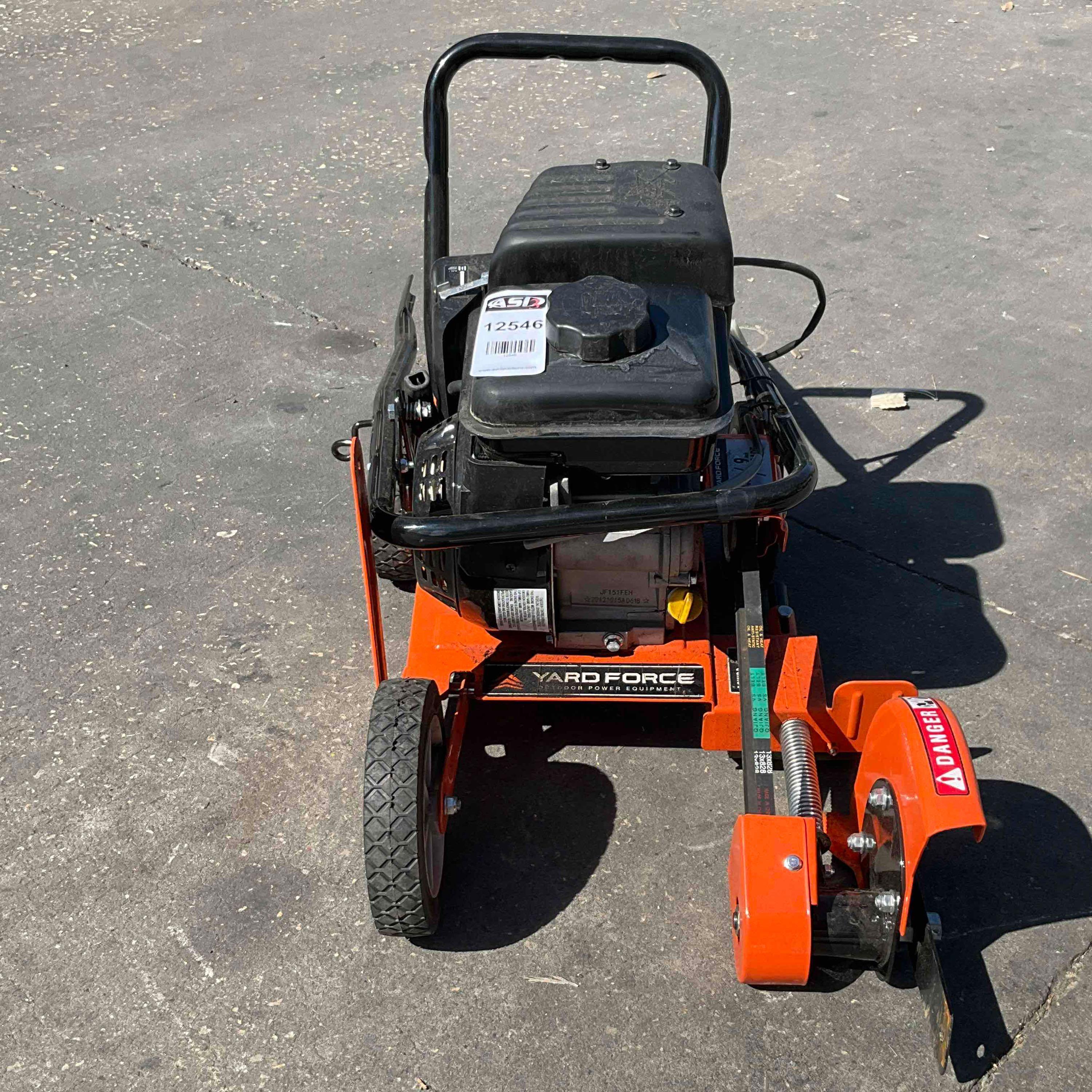 YARD FORCE LAWN EDGER MODEL YF7302, GAS POWERED,... APPROX CUTTING DEPTH -2.5 - 0.75, APPROX 9IN ...