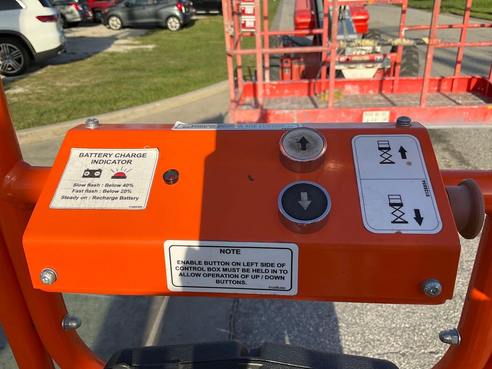 2015 SNORKEL SCISSOR LIFT MODEL S3008P, ELECTRIC, APPROX MAX PLATFORM HEIGHT 8FT, BUILT IN BATTERY