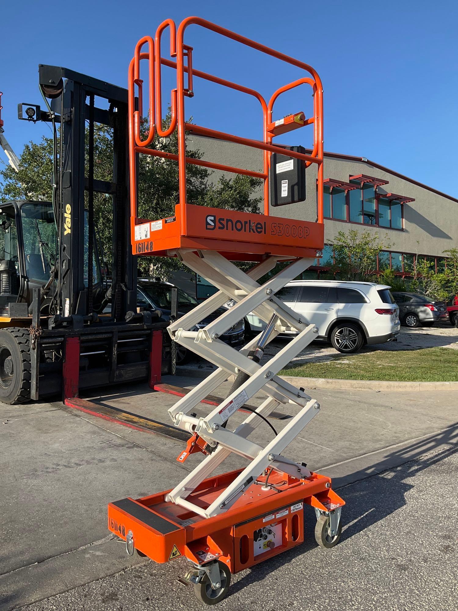 2015 SNORKEL SCISSOR LIFT MODEL S3008P, ELECTRIC, APPROX MAX PLATFORM HEIGHT 8FT, BUILT IN BATTERY