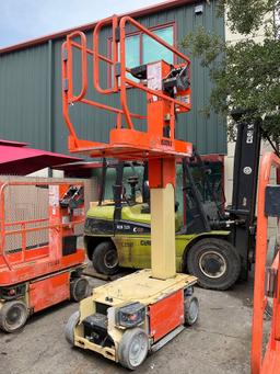 2015 JLG MANLIFT MODEL 1230ES, ELECTRIC, APPROX MAX PLATFORM HEIGHT 12FT, NON MARKING TIRES, BUILT