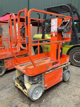 2015 JLG MANLIFT MODEL 1230ES, ELECTRIC, APPROX MAX PLATFORM HEIGHT 12FT, NON MARKING TIRES, BUILT