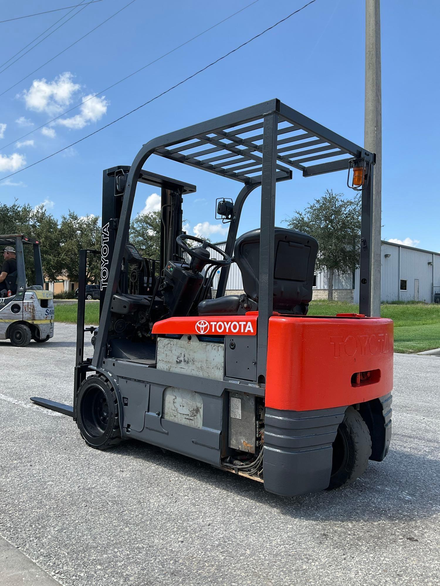 TOYOTA FORKLIFT MODEL 5FBE15, ELECTRIC, APPROX MAX CAPACITY 2800, MAX HEIGHT 107IN, TILT, SIDE SH...