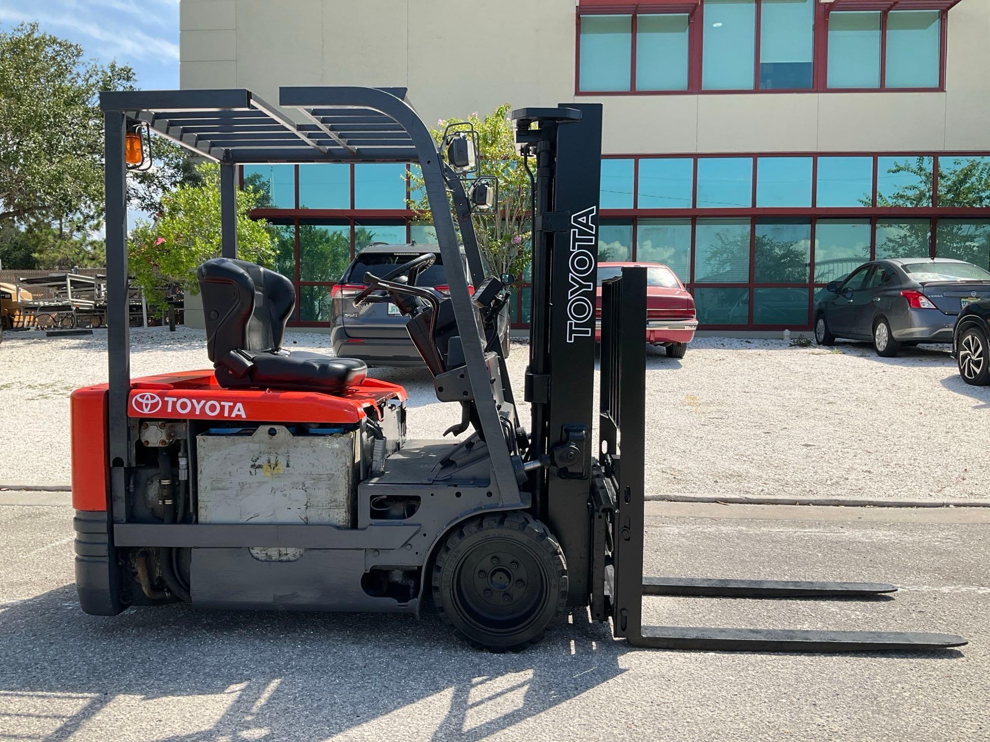 TOYOTA FORKLIFT MODEL 5FBE15, ELECTRIC, APPROX MAX CAPACITY 2800, MAX HEIGHT 107IN, TILT, SIDE SH...
