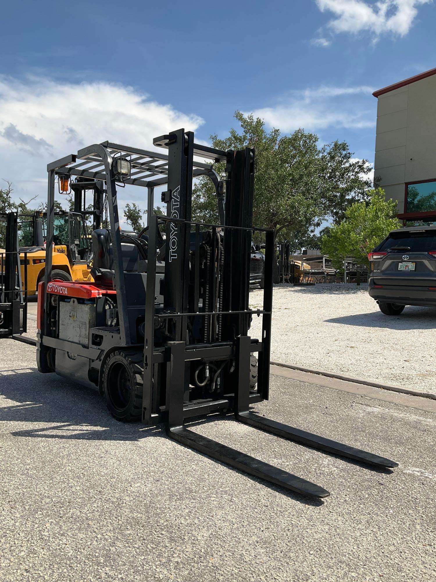 TOYOTA FORKLIFT MODEL 5FBE15, ELECTRIC, APPROX MAX CAPACITY 2800, MAX HEIGHT 107IN, TILT, SIDE SH...