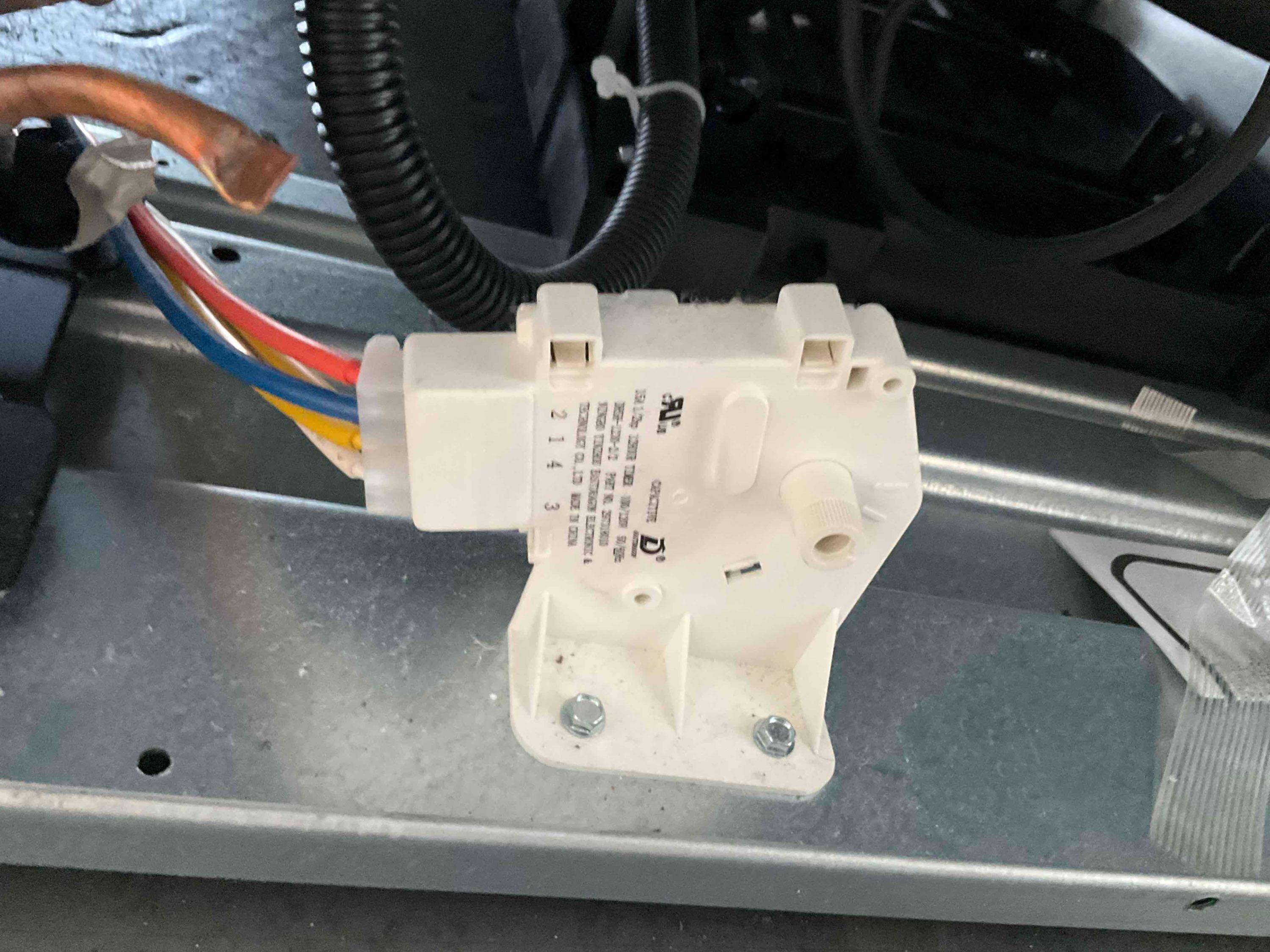VWR REFRIGERATOR MODEL SCGP-1804; 115 V, 5.0 A, 60 HZ, 1 PHASE