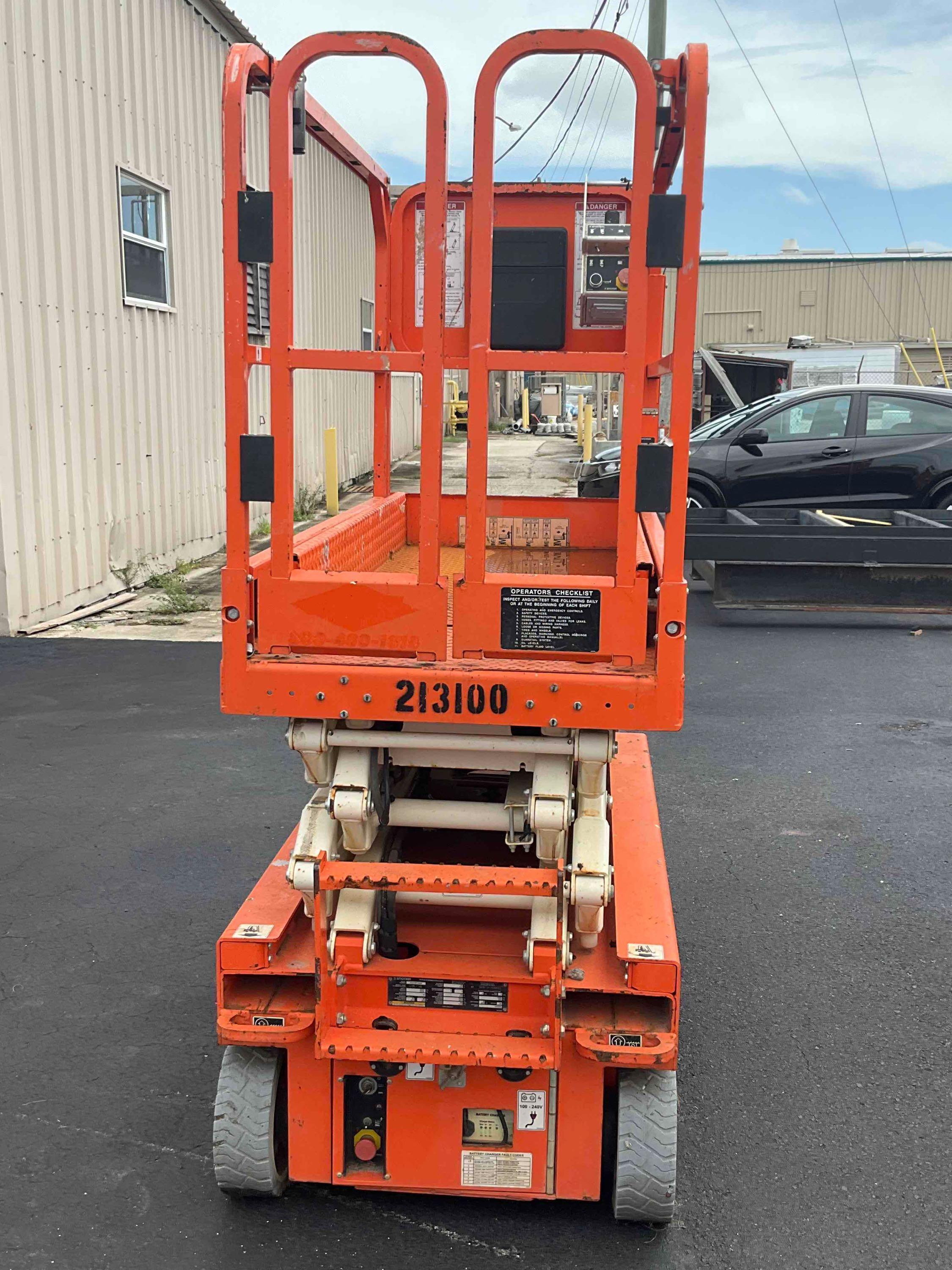 2018 SNORKEL SCISSOR LIFT MODEL S3219E ANSI , ELECTRIC, APPROX MAX PLATFORM HEIGHT 19FT, NON MARK...