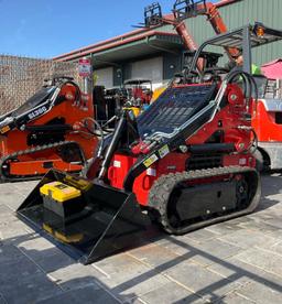 UNUSED 2025SDLOOL SKID STEER LOADER MODEL SL380R, GAS POWERED, ELECTRIC START, RUBBER TRACKS, BUCKE
