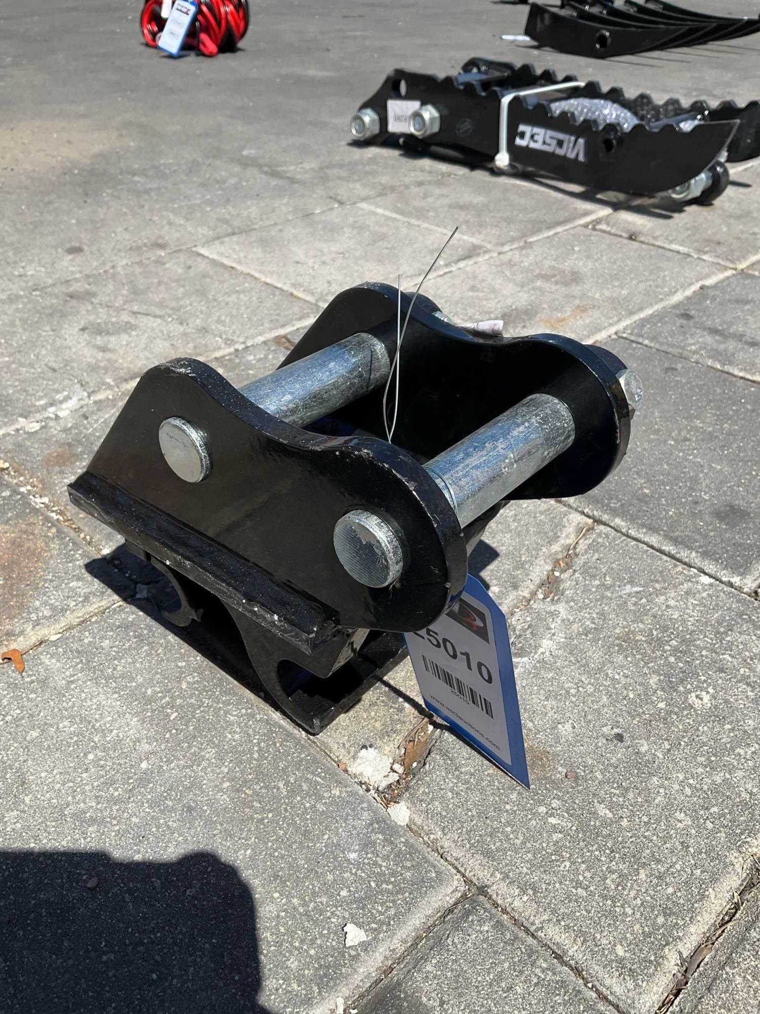 ( 1 ) UNUSED 2025 VICSECQUICK COUPLER ATTACHMENT FOR EXCAVATOR, FITS 1-2TON EXCAVATOR