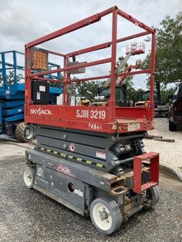 SKYJACK SCISSOR LIFT MODEL SJIII 3219, ELECTRIC, APPROX MAX PLATFORM HEIGHT 19FT, NON MARKING TIR...