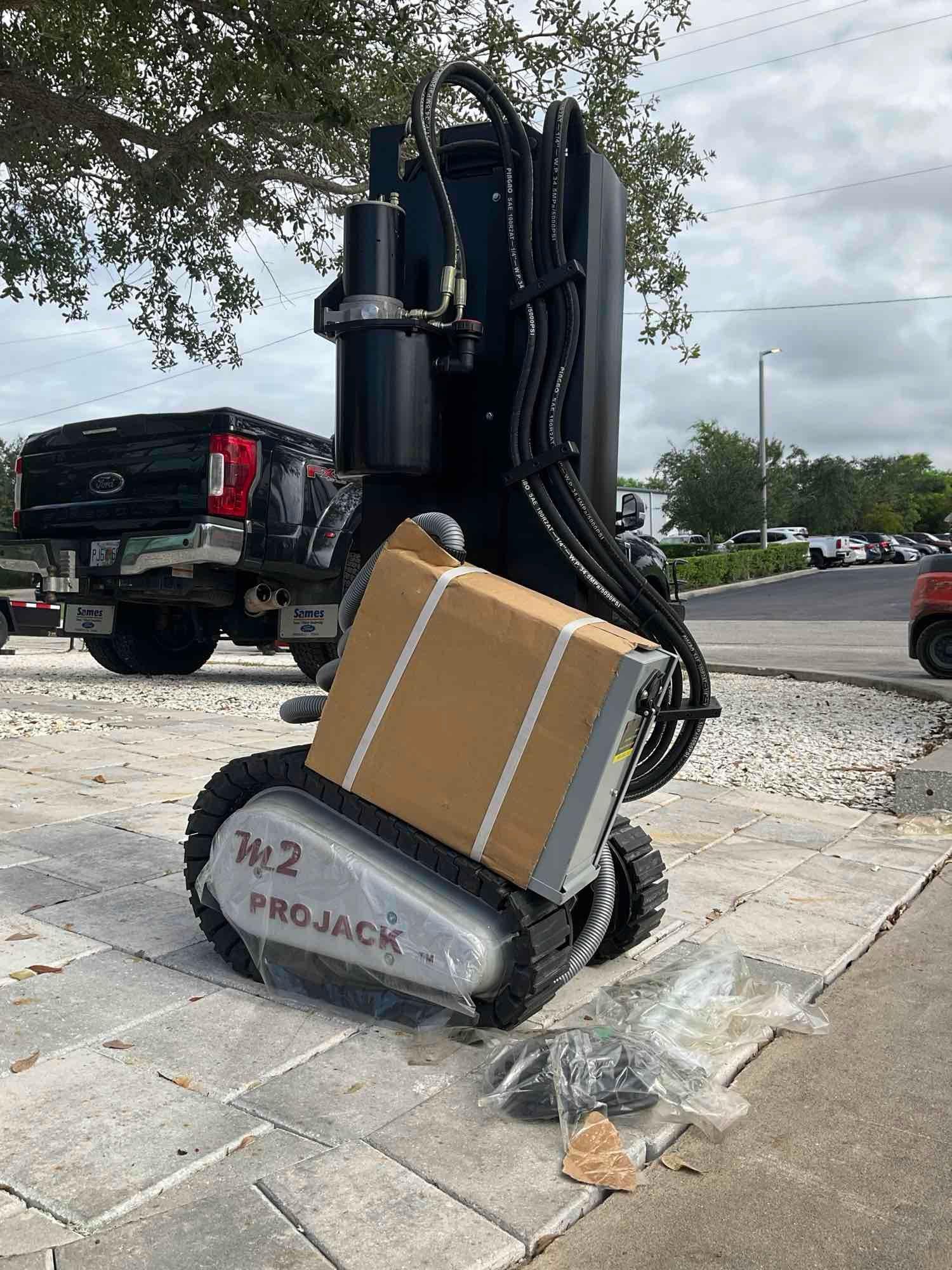 ( 1 ) UNUSEDPROJACK M2 TRAILER DOLLY, ELECTRIC , RUBBER TRACKS, REMOTE & TOOLS INCLUDED